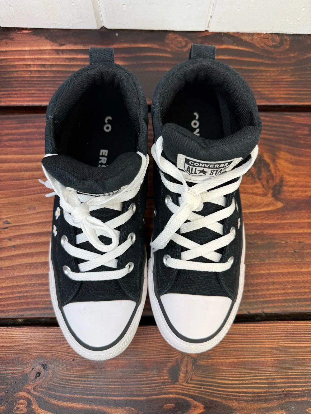 Converse Chuck Taylor All Star Flower Street Mid Daisy Sneakers Women’s 8
